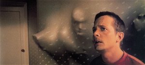 Michael J. Fox csinált egy fantasztikus filmet A Gyűrűk Ura rendezőjével, ami egyszerre félelmetes és vicces – kritika