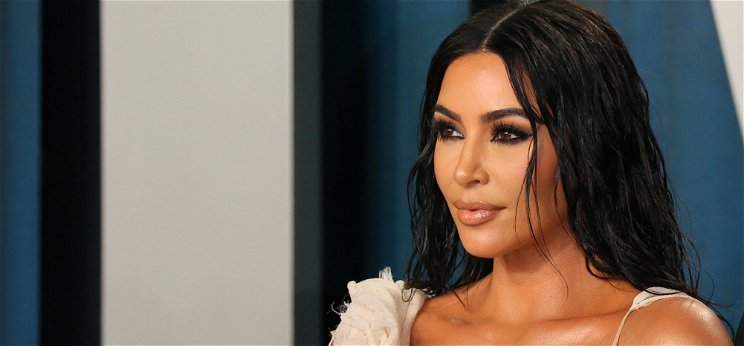 Kim Kardashian meztelenül, míg Vasvári Vivi extrém fürdőruhában pózol – válogatás
