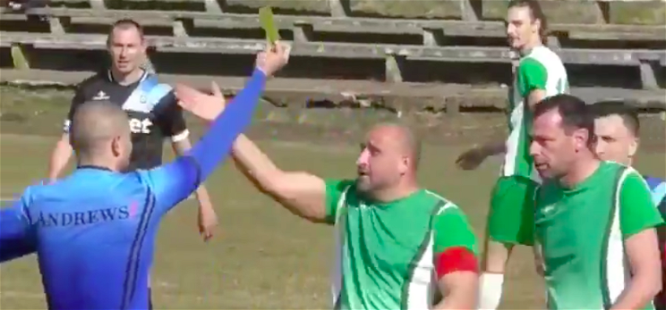 Rossz napot fogott ki a bolgár játékvezető - felpofozták, majd kikergették a stadionból - videó