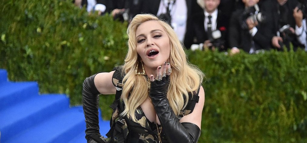 Madonna hatalmas melleket villantott 62 évesen – brutálszexi fotók