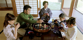 5 megdöbbentő dolog, amiért a japánok a földön ülve esznek