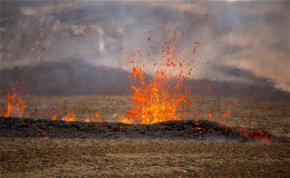 Hatalmas hasadék nyílt az izlandi vulkán közelében