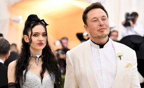 Elrabolták a földönkívüliek Elon musk barátnőjét? Fura fotót osztott meg a nő