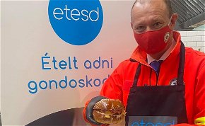 Győrfi Pált beállították hamburgert készíteni