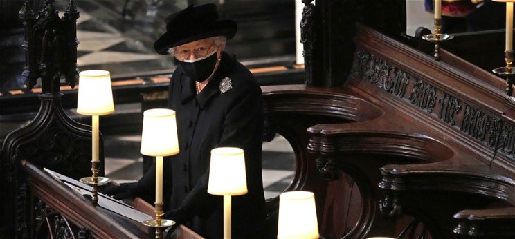 Romantikus történetű brosst viselt Erzsébet királynő a temetésen