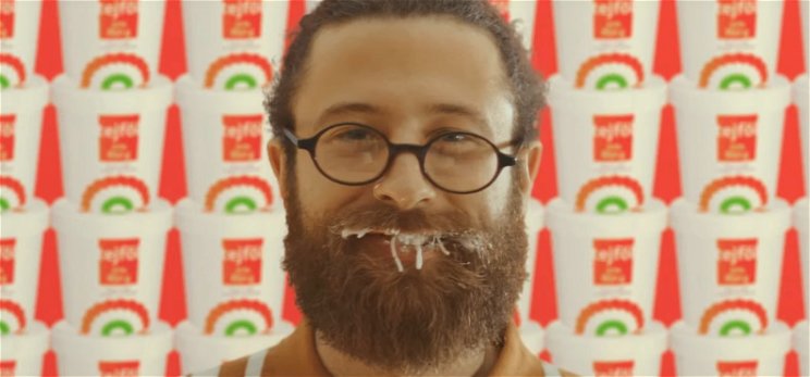 Rappelnek és húsokkal gyúrnak az ALDI legújabb reklámjában
