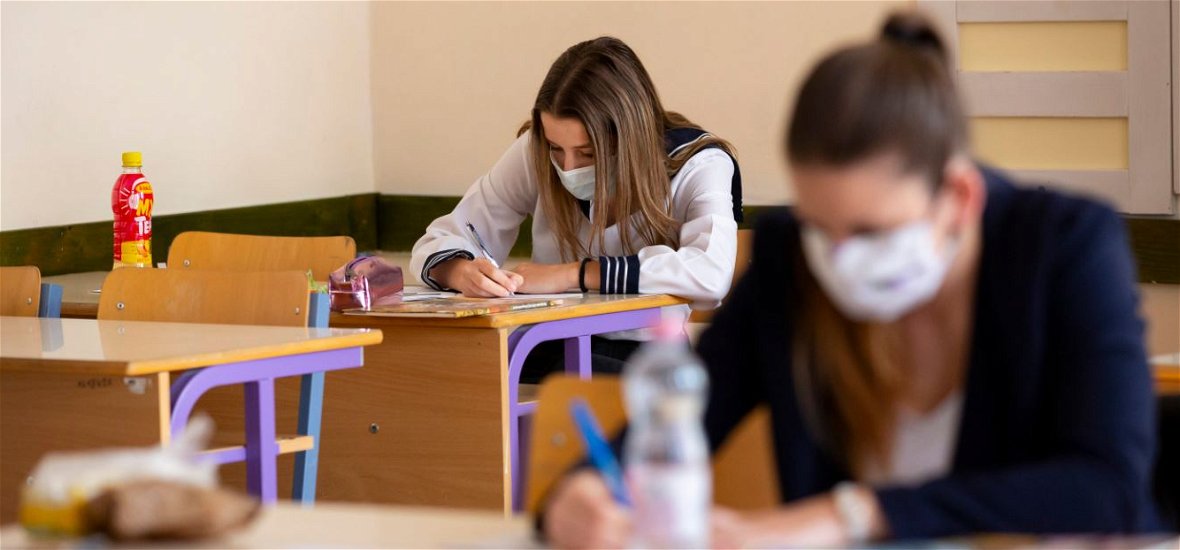 Újra bekavar a járvány: rossz hírt kaptak az érettségizők