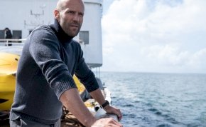 Hivatalos: Jason Statham visszatér a Meg folytatásában, hogy ismét óriáscápákkal harcoljon