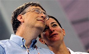 Bill Gates-nek szerződésbe foglalt „elhajlási engedélye” volt – egy másik nő miatt válik a feleségével?