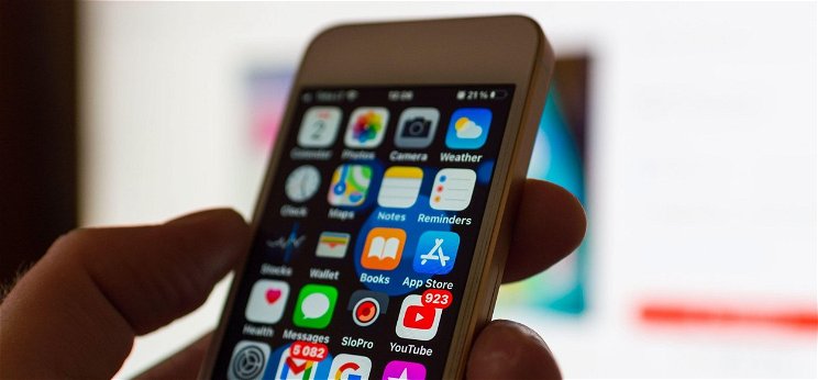 Szétrobbant egy férfi kezében az iPhone-ja, hatalmas kártérítést követel
