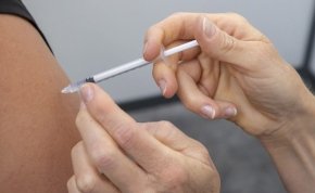 Egy nő véletlenül hat adag Pfizer vakcinát kapott egyszerre - ez történt vele