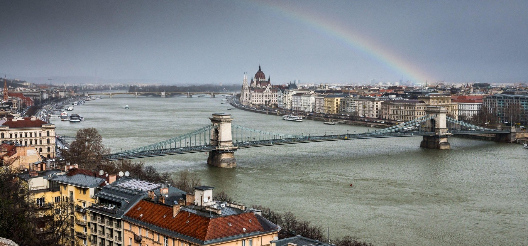 Óriási dolgot találtak a Duna mélyén Magyarországon, a búvárok még nem tudták felszínre hozni