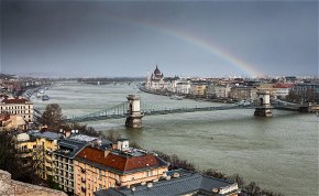 Óriási dolgot találtak a Duna mélyén Magyarországon, a búvárok még nem tudták felszínre hozni
