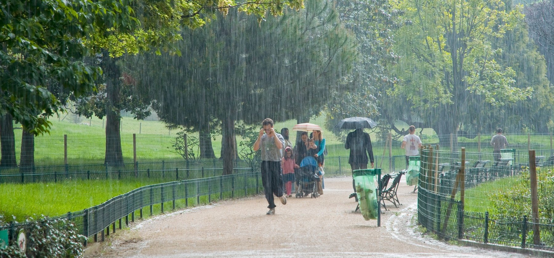Időjárás: nagyon belerondít az eső a vasárnapi szép időbe, az ország egy szeglete azonban megmenekül - részletes időjárás-jelentés