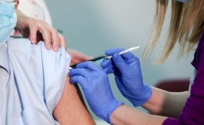 Döbbenetes mellékhatásra bukkantak a kutatók a Pfizer vakcina beadását követően