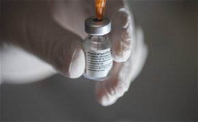 Újabb orvoscsoport hívta fel a figyelmet a Pfizer vakcina döbbenetes mellékhatására - veszélyben lehetnek a fiatal férfiak?