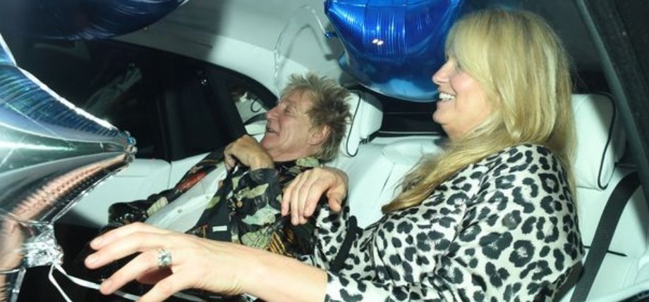 Micsoda szégyen: a legendás rockzenész buli után elaludt a kocsiban