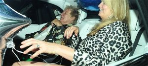 Micsoda szégyen: a legendás rockzenész buli után elaludt a kocsiban