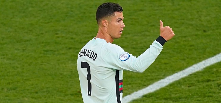 A magyar szurkolók szerint Cristiano Ronaldo továbbra is homoszexuális