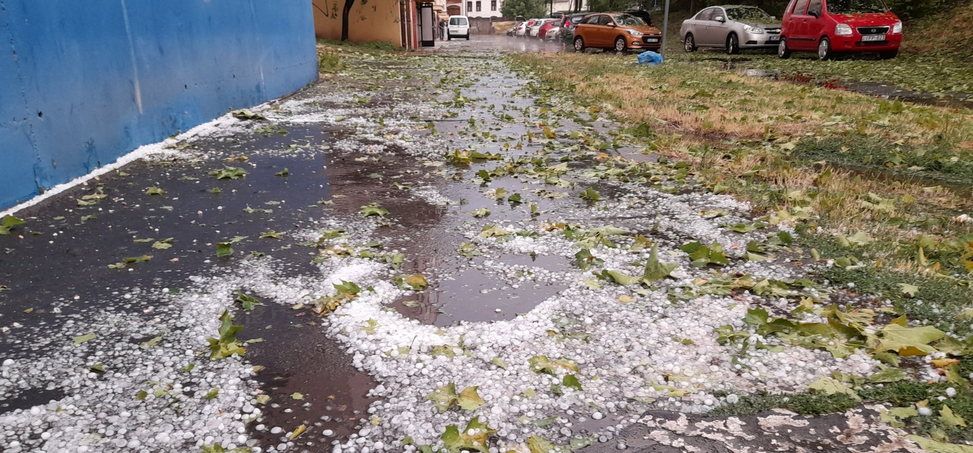 Debrecent szétcsapta a vihar, jégveréssel érkezett az ítéletidő – képek