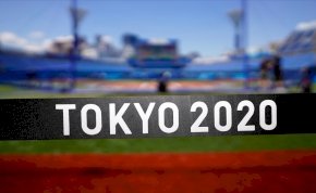 Kitört a botrány Tokióban - egy holokausztos vicc miatt repült az olimpiai megnyitó rendezője