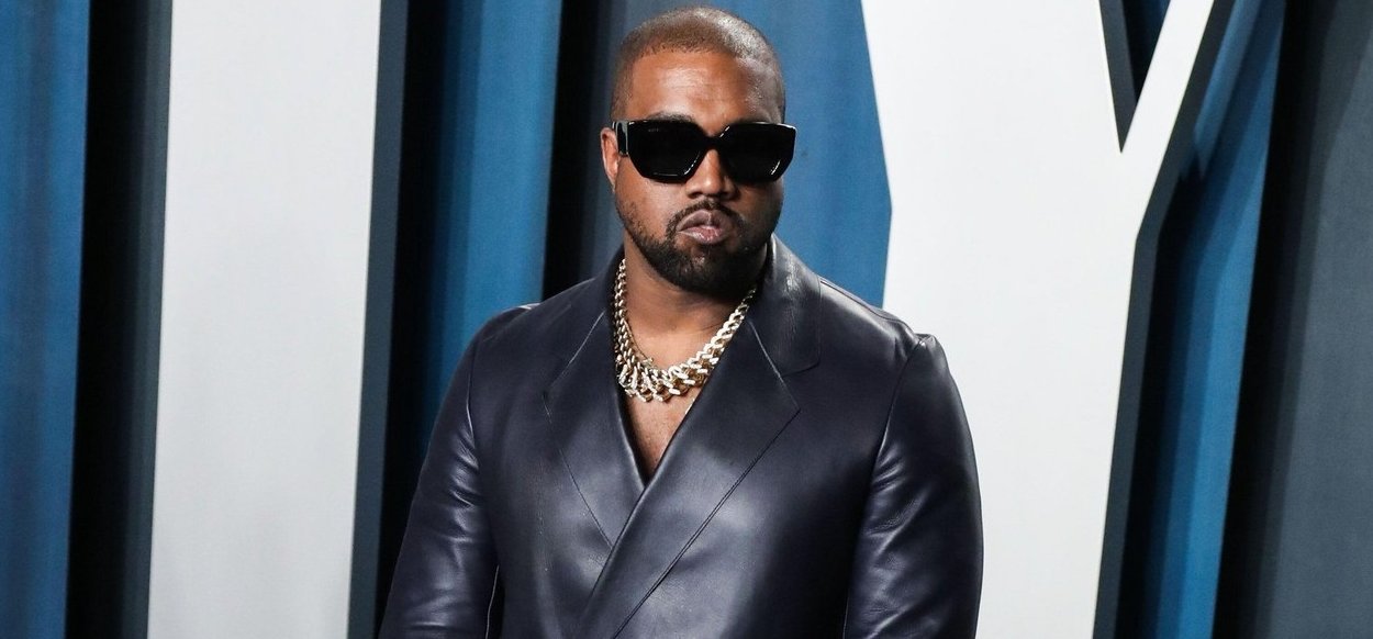 Kanye West ismét bekattant, és harisnyával a fején parádézott