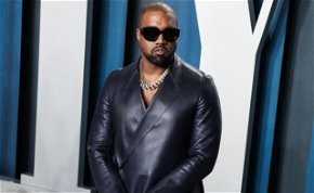 Kanye West ismét bekattant, és harisnyával a fején parádézott