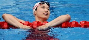 Nagy a sajnálkozás! Aranyérmet szerzett Kanadának a Kína által „leselejtezett” úszónő