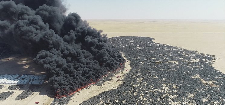 Hátborzongató fekete füst terítette be Kuvaitot, több millió gumiabroncs kapott lángra - videó