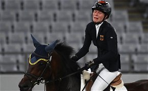 Olimpia: ököllel ütötte meg a lovat, így a botrányos viselkedése miatt kizárták a német edzőt