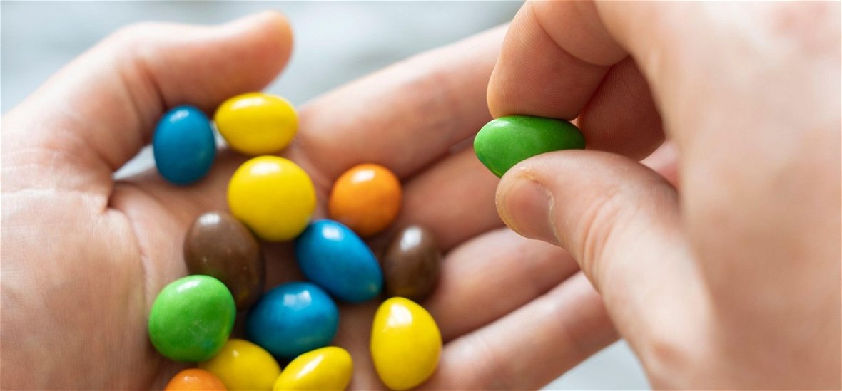 Termékvisszahívás! Életveszélyes adalékanyagot találtak a világ egyik legnépszerűbb édességében