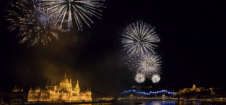 Kvíz: tűzijáték vagy tüzijáték? 10 óriási magyar helyesírási hiba, amelybe még a legjobbak is belesétálnak