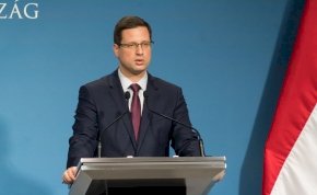 „A negyedik hullám Magyarországra is meg fog érkezni” – rendkívüli bejelentés a Kormányinfón