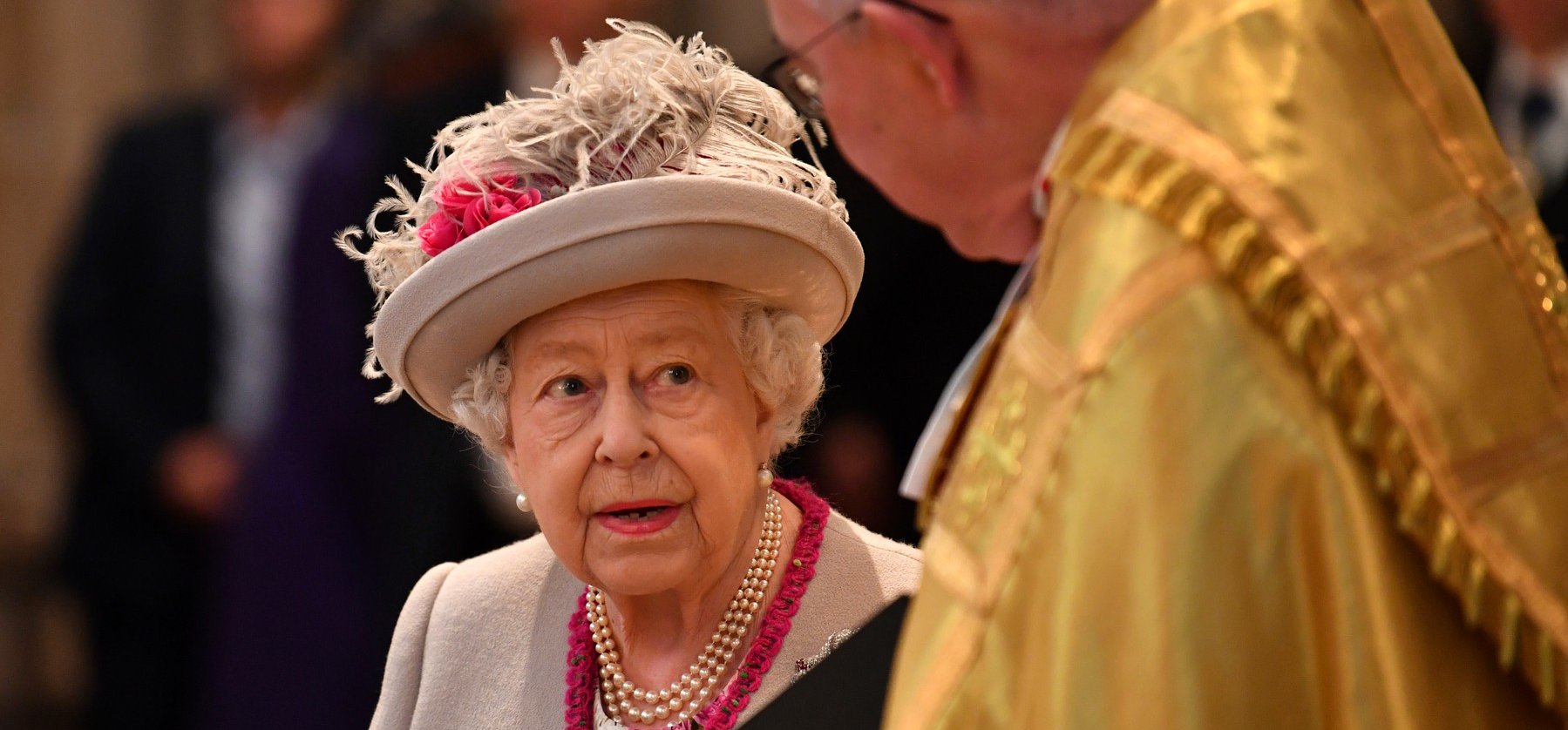 Kitört a botrány II. Erzsébet körül, miután kiderült, mennyit szeretne fizetni az egyik alkalmazottjának