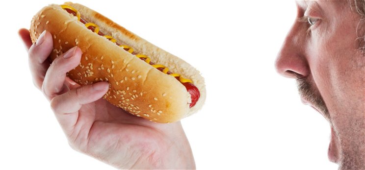 Döbbenetes eredmény: Egy hot dog több mint fél órával rövidíti meg az életed!