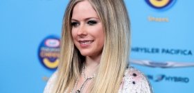 Avril Lavigne, Opitz Barbi, és Gabriela Spanic mellei is felrobbantották az internetet