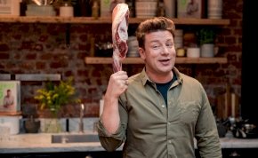 Váratlan bejelentést tett Jamie Oliver felesége – vajon milyen hatással lesz ez a kapcsolatukra?