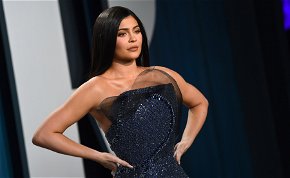 A terhes Kylie Jenner ennél nem is lehetne szexibb melltartóban – válogatás