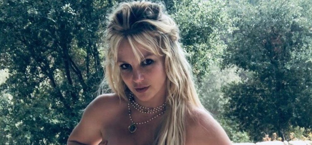 Britney Spears meztelenül pózol a világnak – fotók