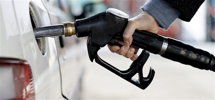 Döbbenet: ismét emelkedik a benzin ára, történelmi rekord - szerdától ennyivel kell majd többet fizetnünk a benzinkutaknál!