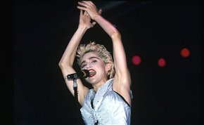 Eladóvá vált Madonna egy méteres bugyija