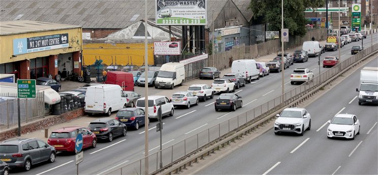 Armageddon a briteknél, elfogyott az üzemanyag, az autósok a tartálykocsikat üldözik
