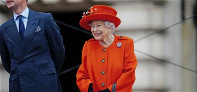 Egy II. Erzsébetre kísértetiesen hasonlító nő tűnt fel Angliában - ha megtudod a sztori csattanóját, azonnal nevetni fogsz