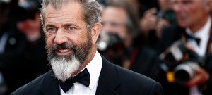 Így néz ki Mel Gibson 34 évvel fiatalabb, csúcsbombázó barátnője, Rosalind Ross - videó