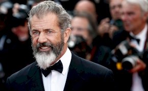 Így néz ki Mel Gibson 34 évvel fiatalabb, csúcsbombázó barátnője, Rosalind Ross - videó
