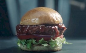 Emberhúsból készült burgert szolgálnak fel ebben a vegán étteremben a Halloween miatt