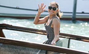 Jennifer Lopez olyan vadító mininadrágot vett fel, hogy a szexiségmérőnk kiakadt - videó