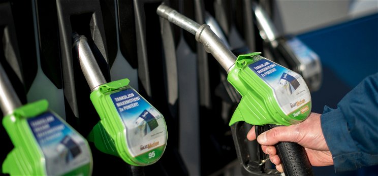 Nem várt örömhírt közölt a kormány: csökkentik az üzemanyag árát