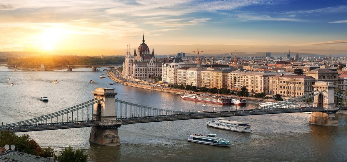 A hétvégén az egész világ Magyarországra figyel majd, épp ezért Budapesten elég sok közlekedési korlátozás lépett érvénybe - aki a fővárosba utazik, ezekre mindenképpen figyeljen