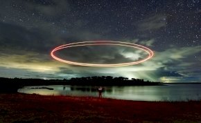 Gigantikus fénnyel tűnt fel egy UFO több ezer ember szeme láttára? Rengeteg videó is készült - aztán jött valaki, és azt mondta, hogy átverés